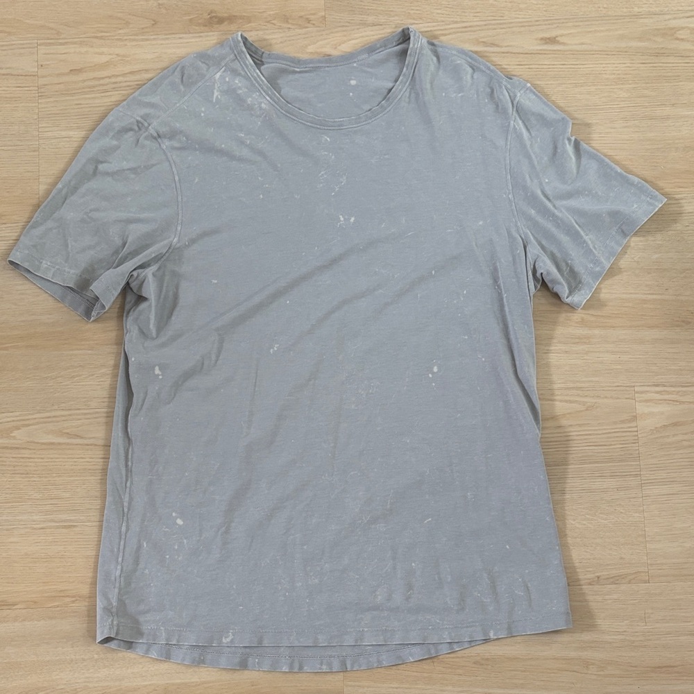 Lululemon Men's Gray T-Shirt